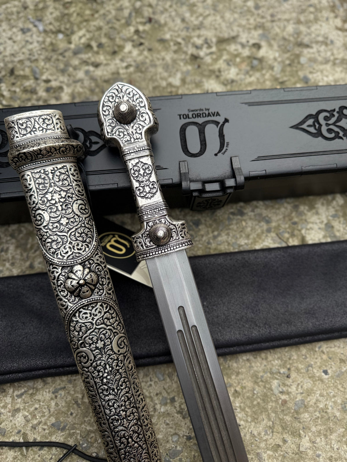 Caucasian Dagger (049)
