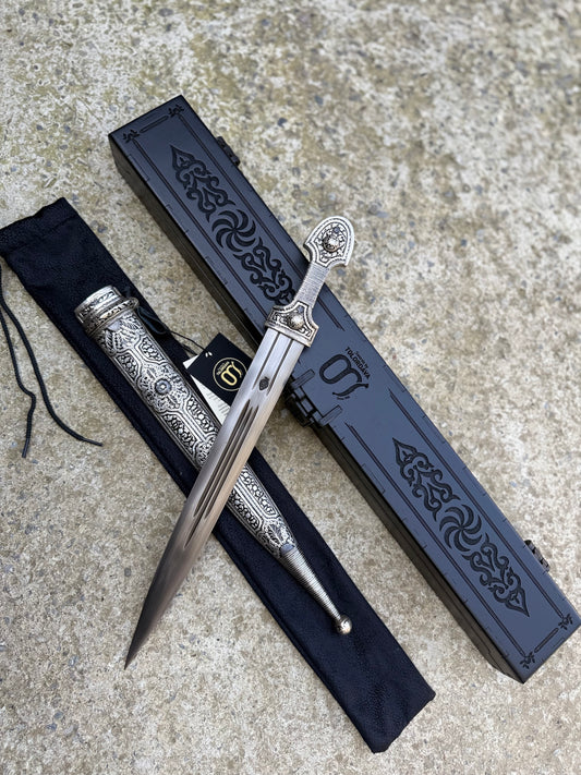 Caucasian Dagger (011)