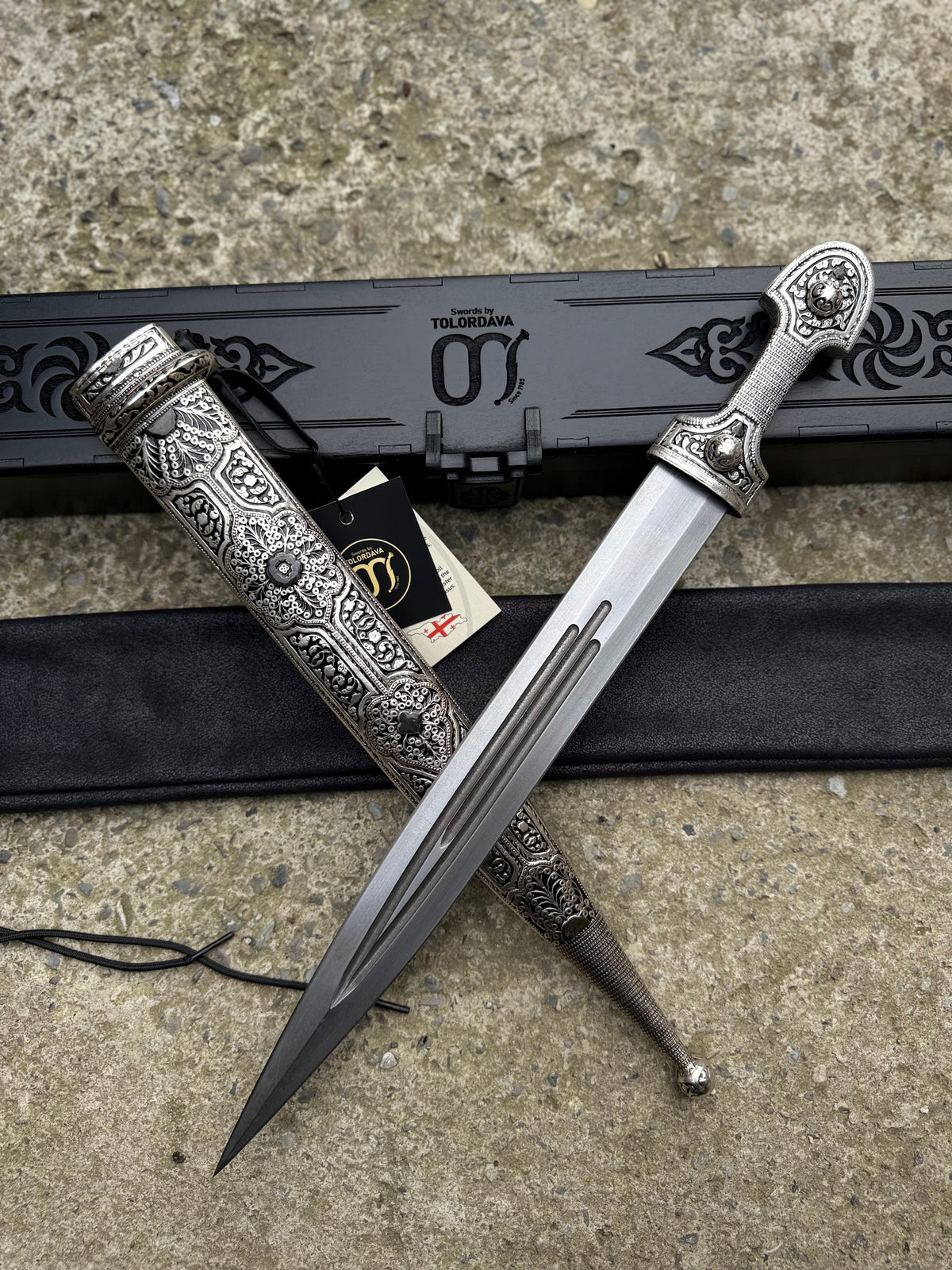 Caucasian Dagger (047)