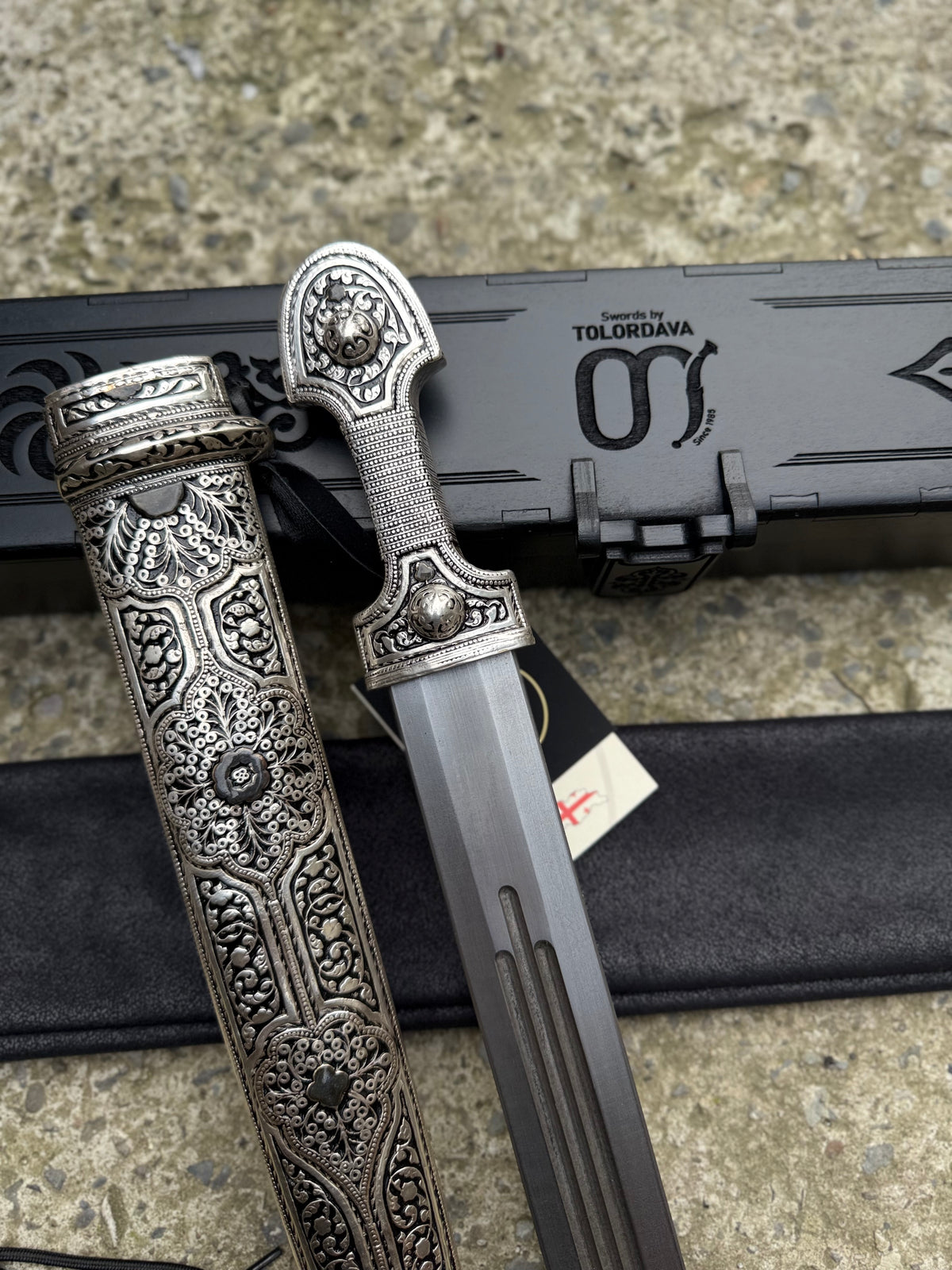 Caucasian Dagger (047)