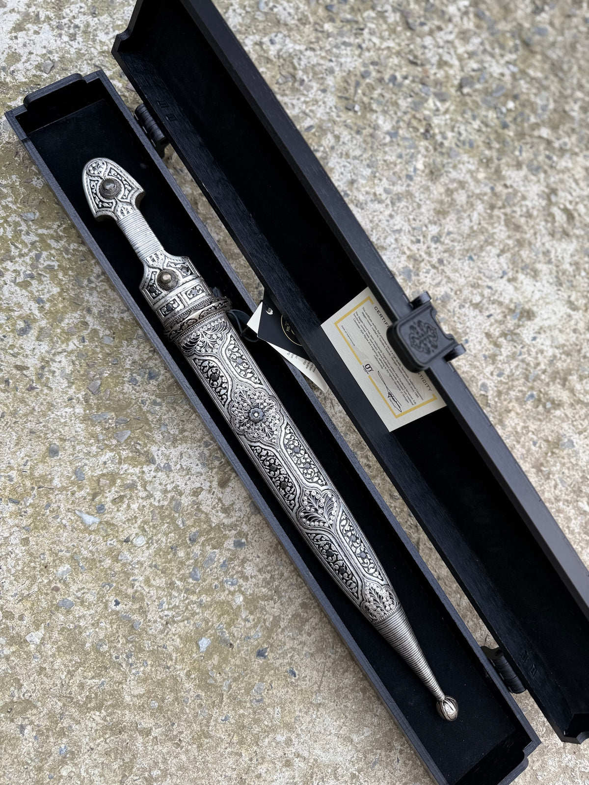 Caucasian Dagger (027)