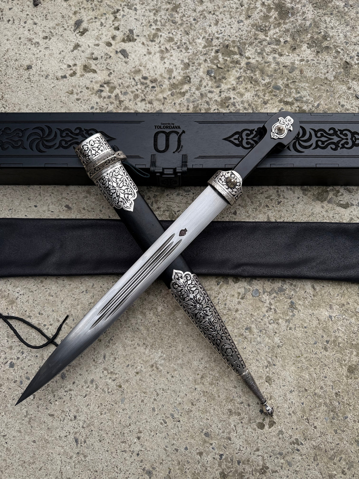 Caucasian Dagger (020)