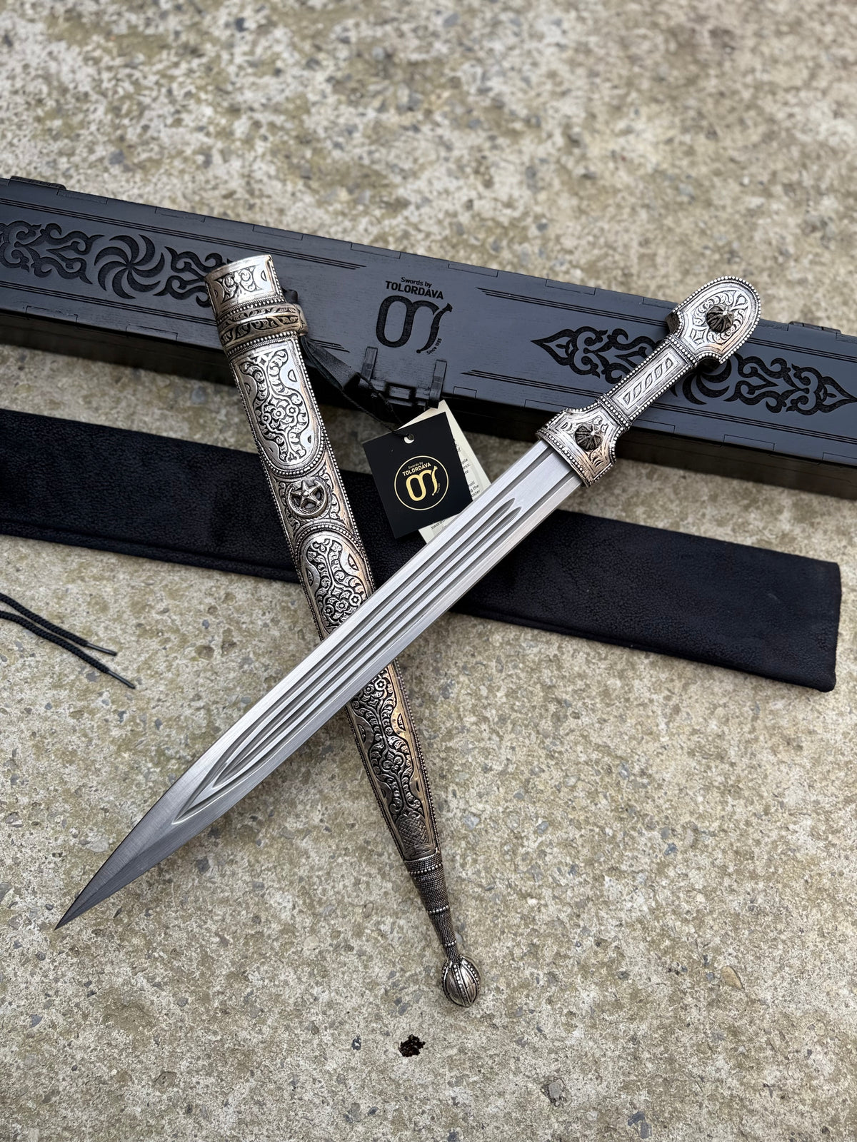 Caucasian Dagger (037)
