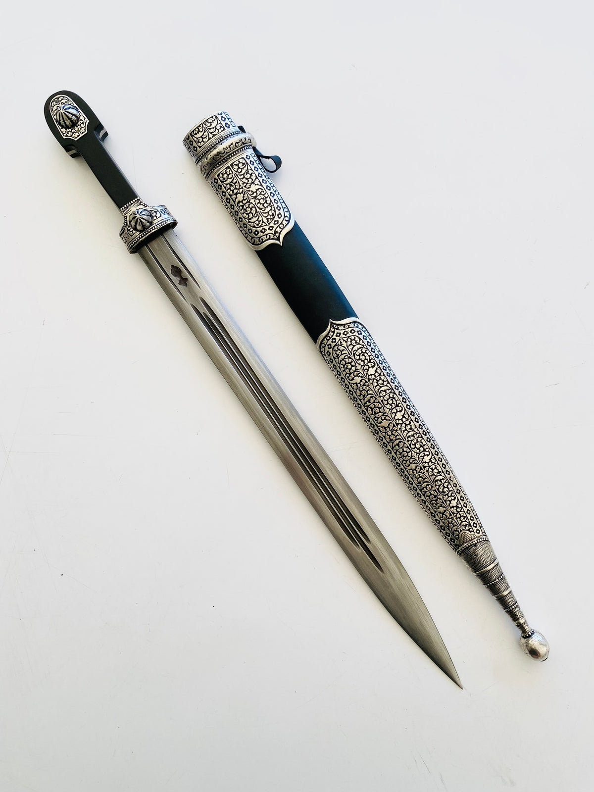 Caucasian Dagger (022)