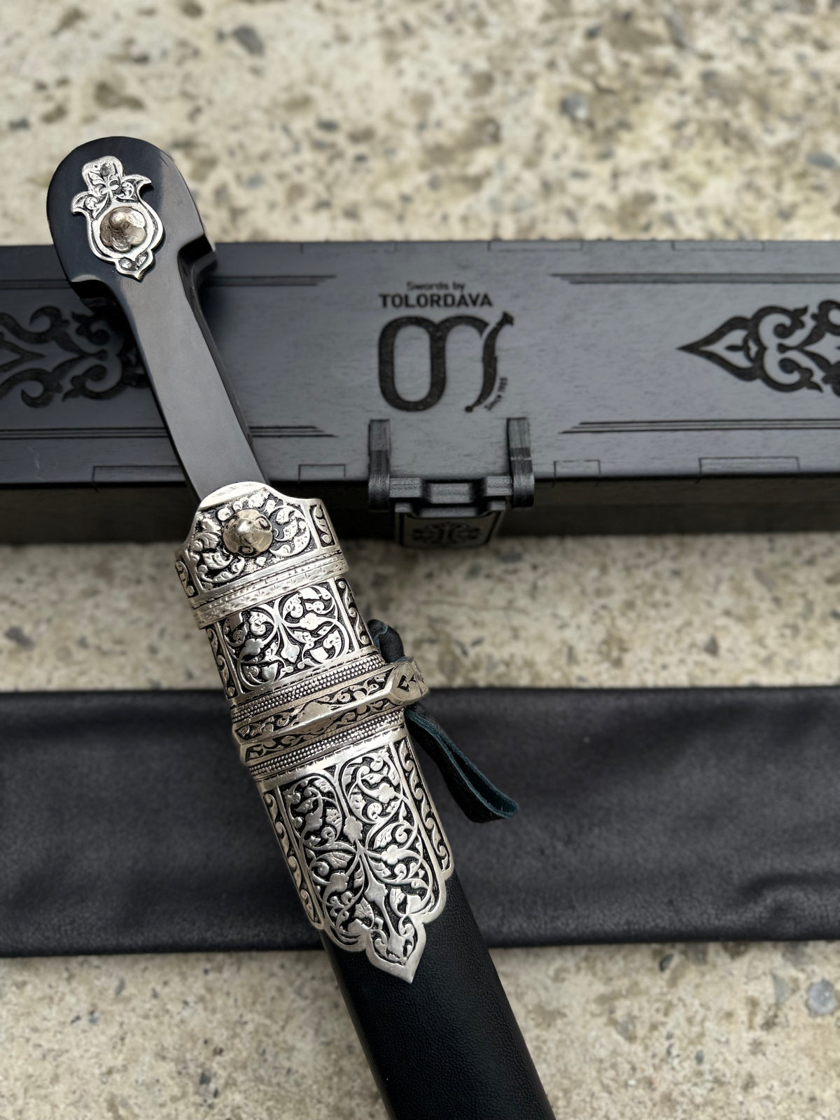 Caucasian Dagger (020)