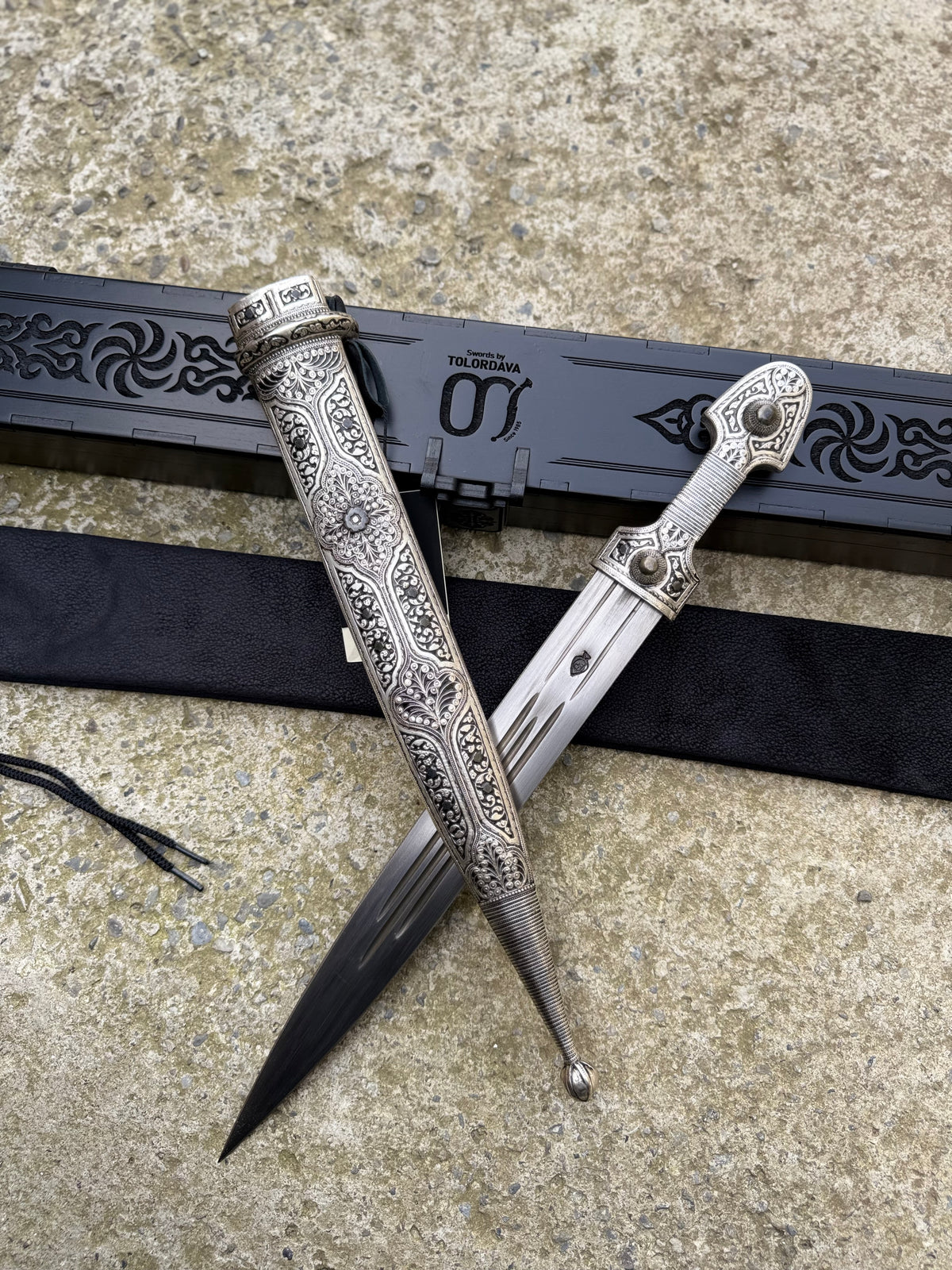 Caucasian Dagger (027)