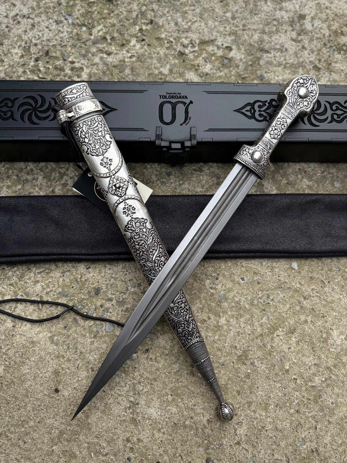 Caucasian Dagger (049)