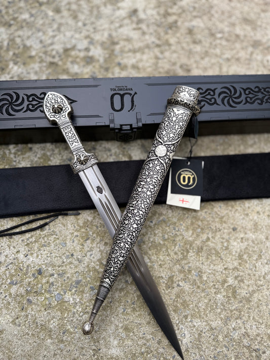 Caucasian Dagger (007)