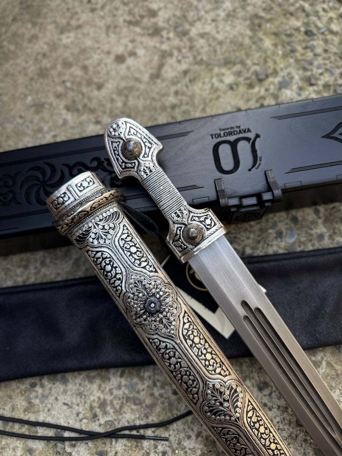 Caucasian Dagger (045)