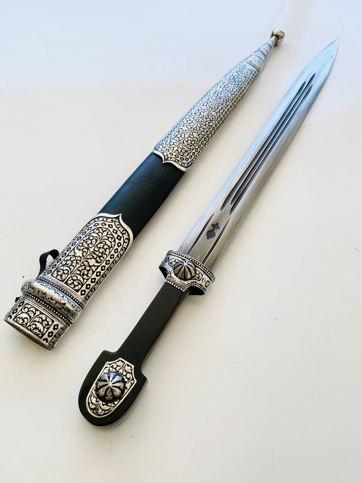 Caucasian Dagger (022)